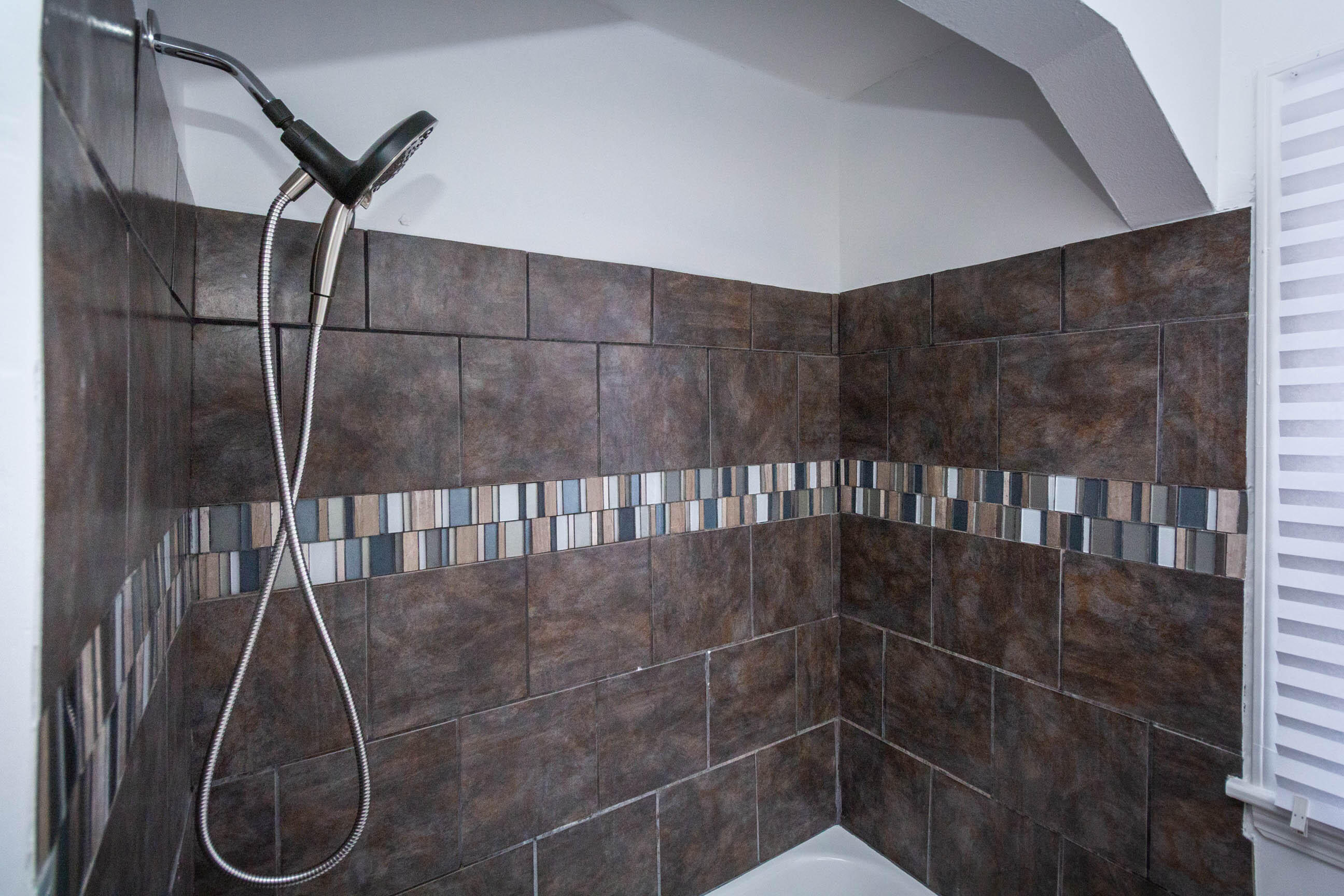 20569 Biltmore Street Detroit, MI 48235 - Photo 16 of 54 Bath/shower