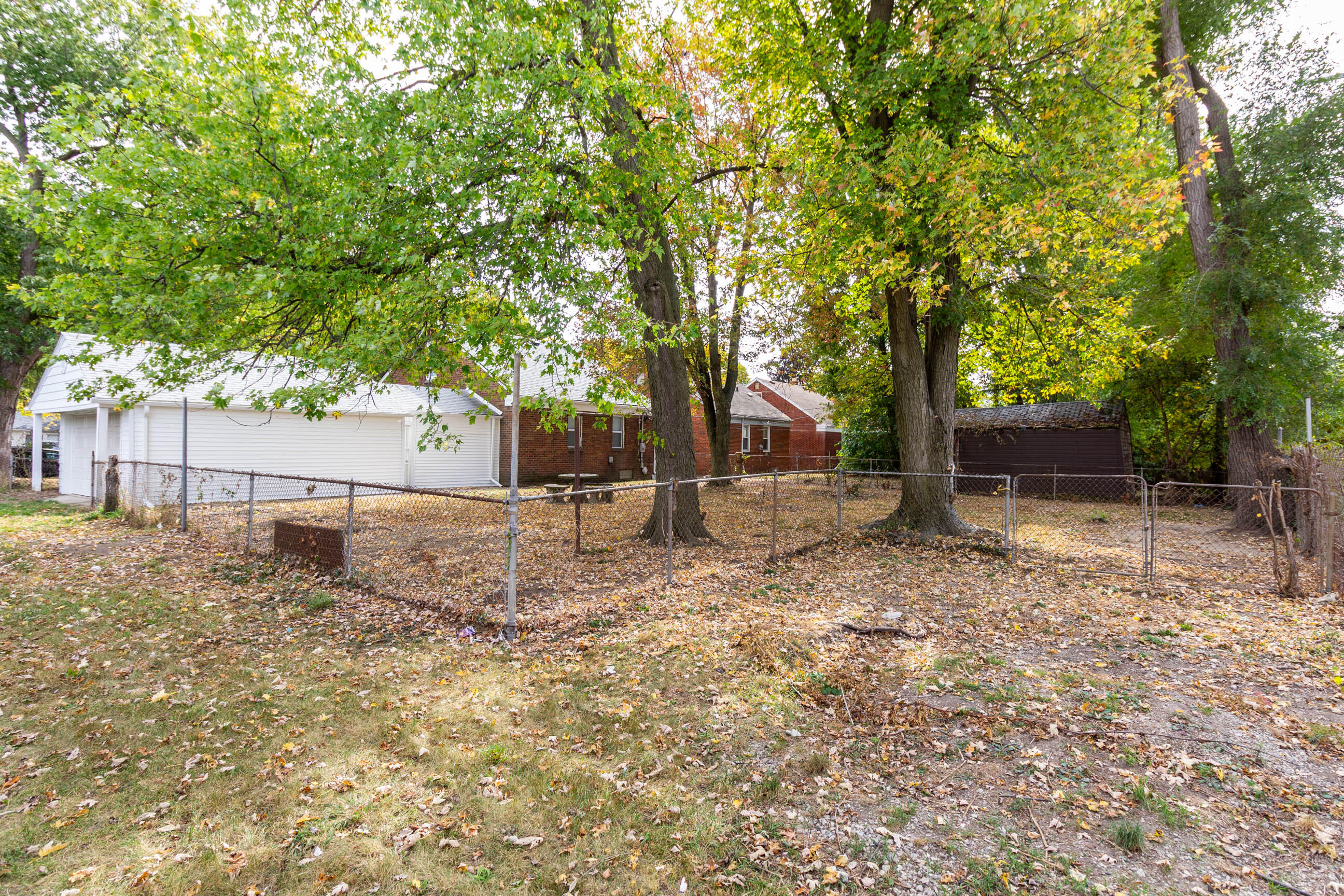 20569 Biltmore Street Detroit, MI 48235 - Photo 28 of 54 fenced yard