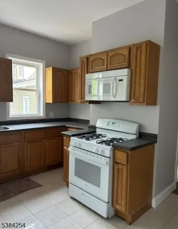 $2,575 | 171 Seymour Avenue, Unit 2, Newark, NJ 07108