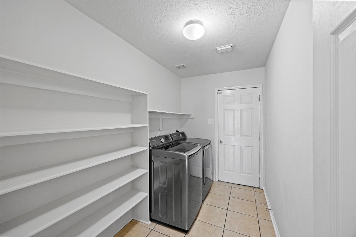 9510 Barr Spring Drive Humble, TX 77396 - Photo 13 of 27 a kitchen with a stove