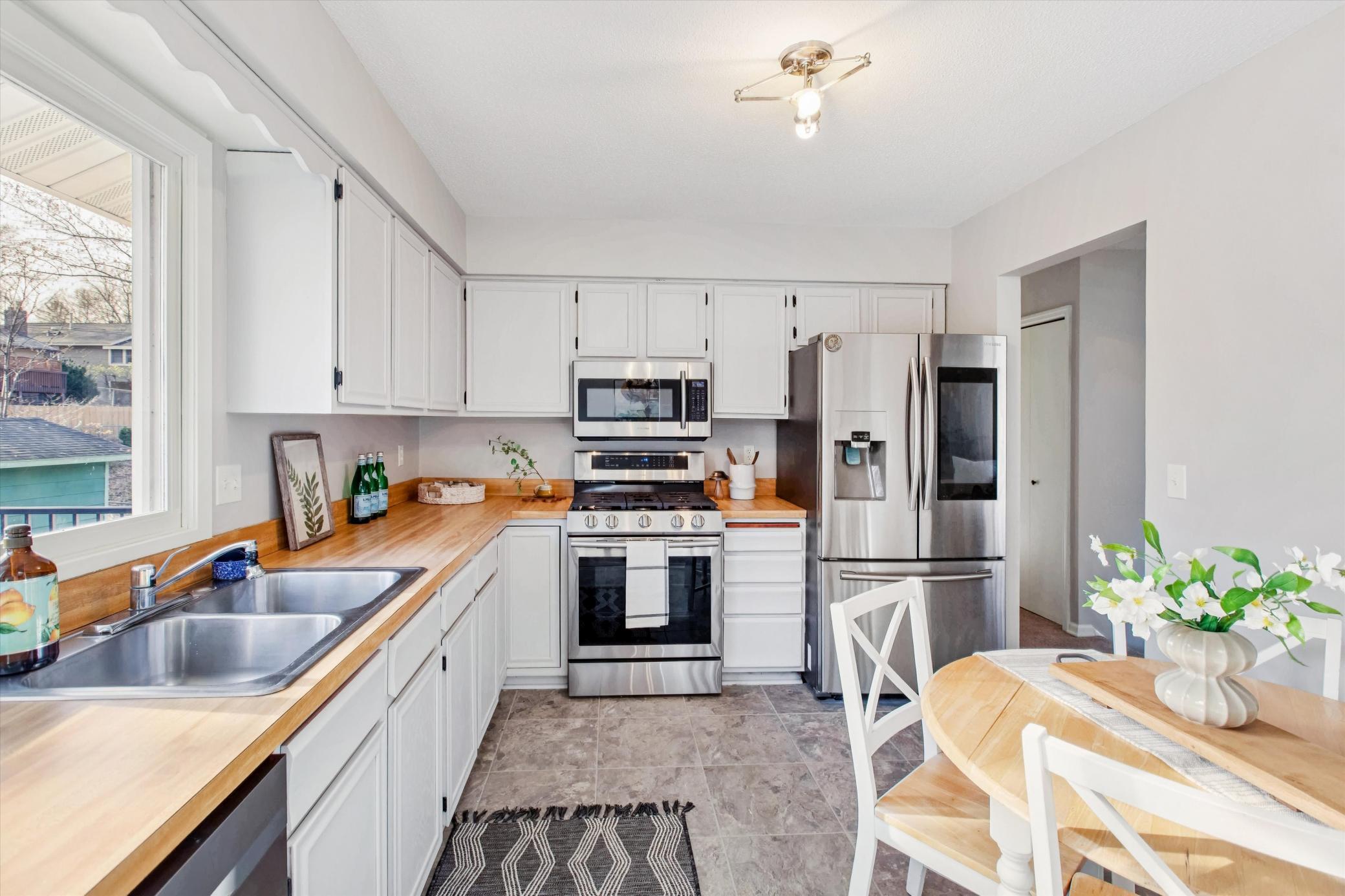 7331 Berkshire Way Maple Grove, MN 55311 - Photo 12 of 37