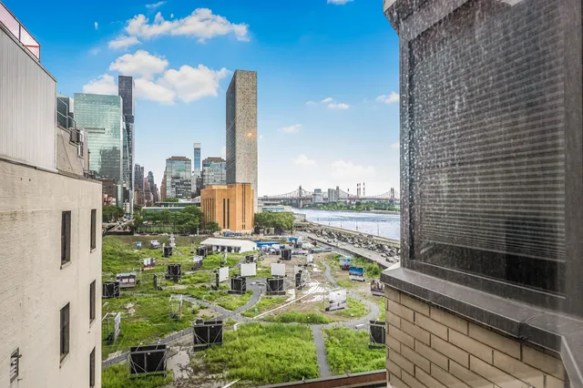 $899,000 | 415 East 37th Street, Unit 9L | Murray Hill