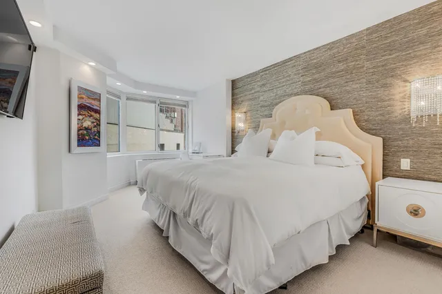 $899,000 | 415 East 37th Street, Unit 9L | Murray Hill