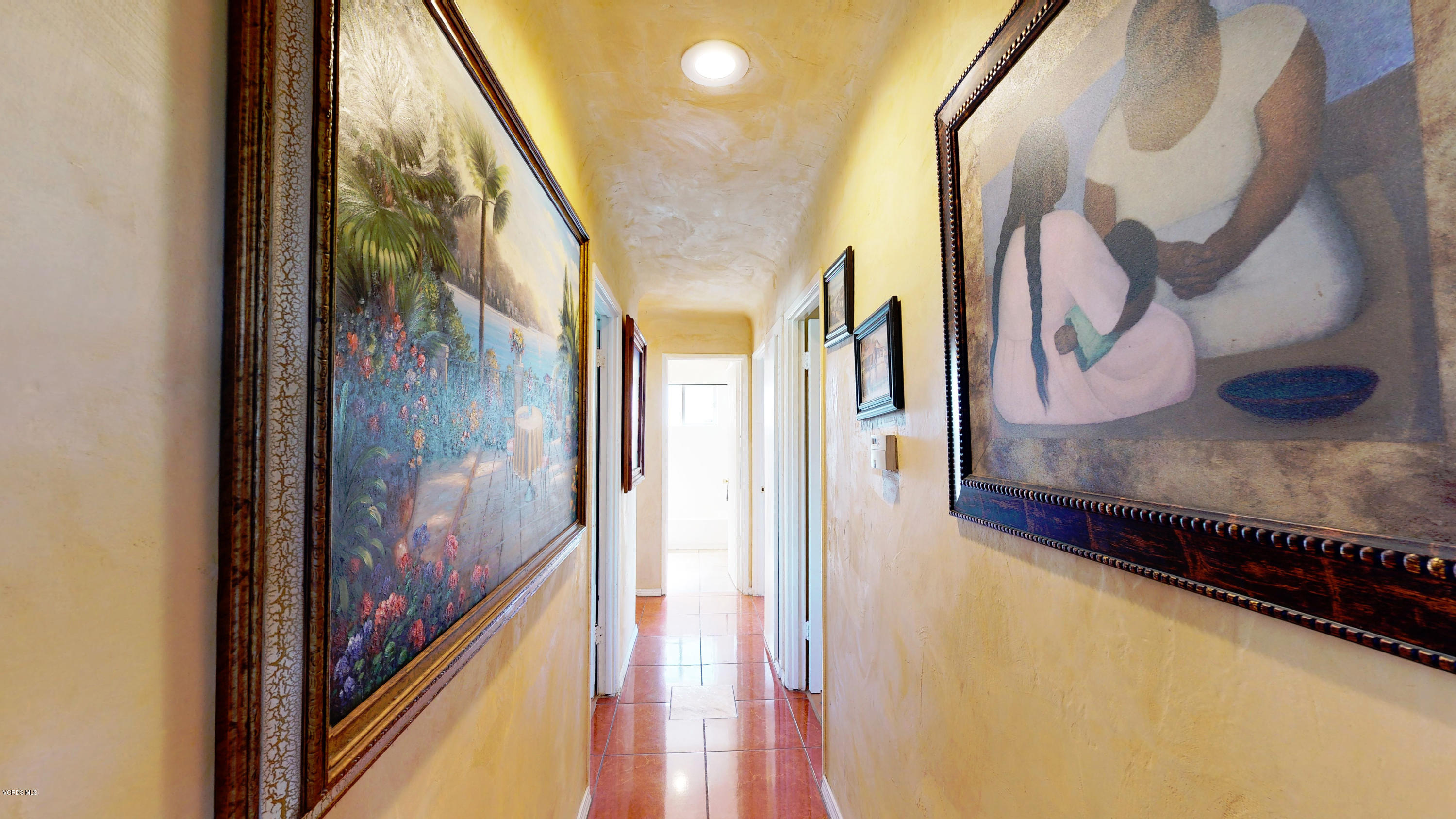 300 De Anza Way Oxnard, CA 93033 - Photo 11 of 20 14_Hallway
