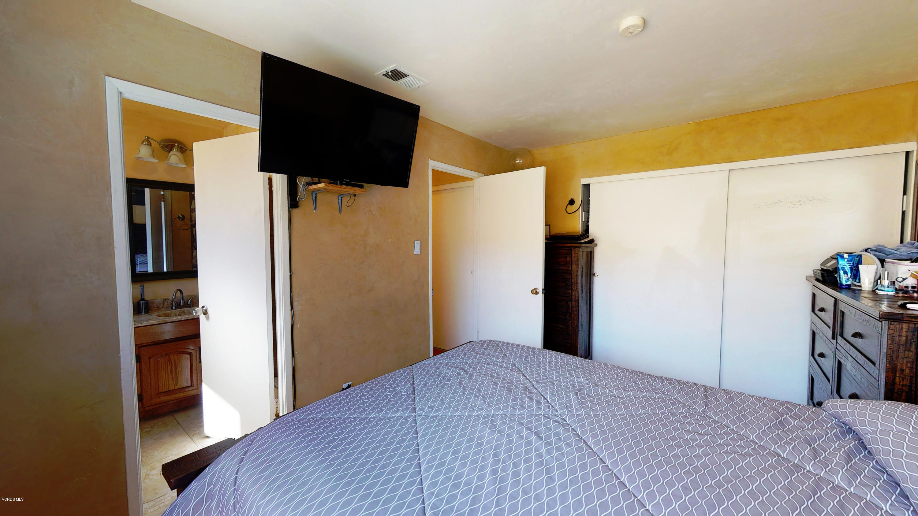 300 De Anza Way Oxnard, CA 93033 - Photo 12 of 20 22_Master Bedroom