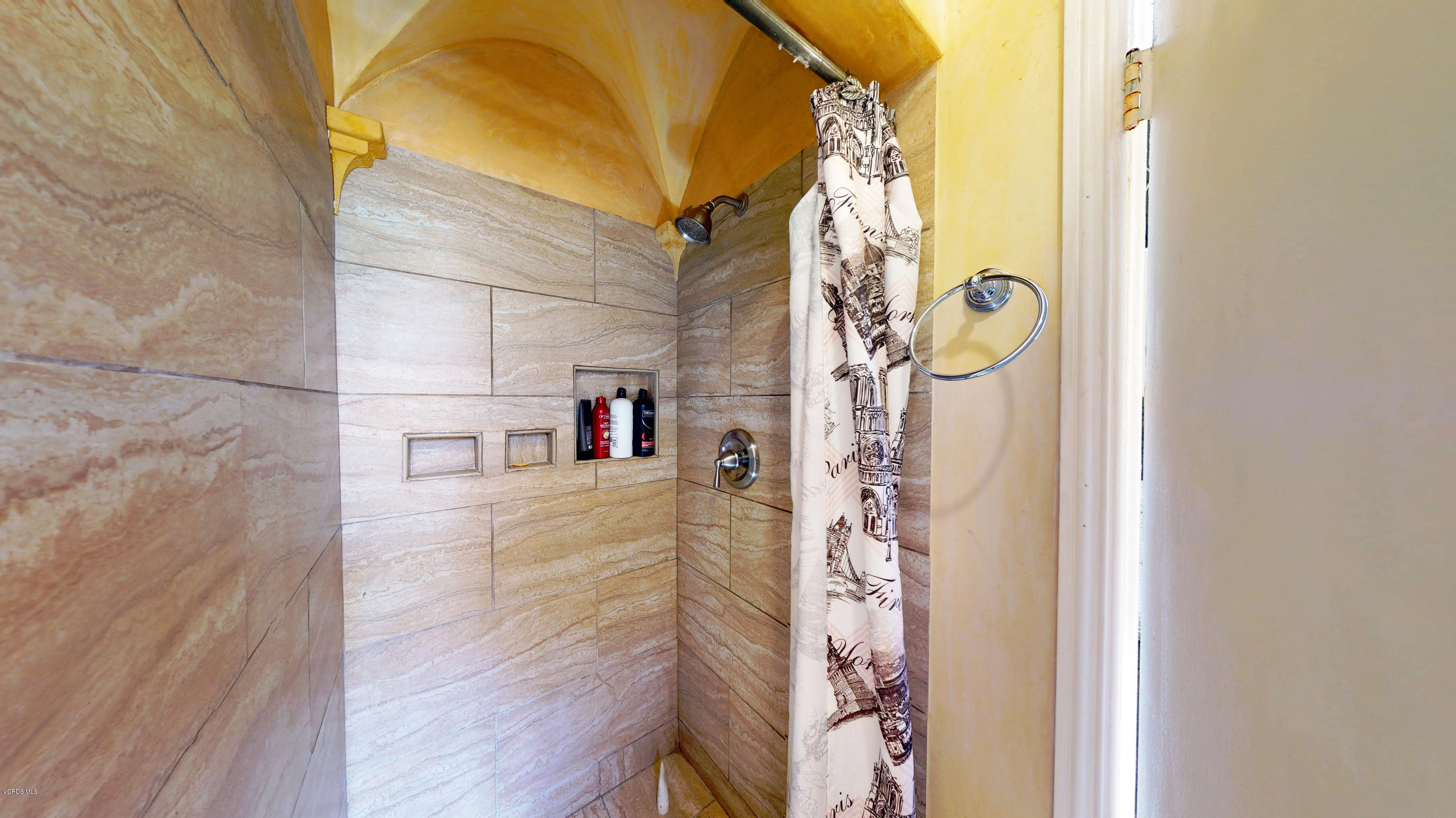 300 De Anza Way Oxnard, CA 93033 - Photo 14 of 20 27_Master Bathroom