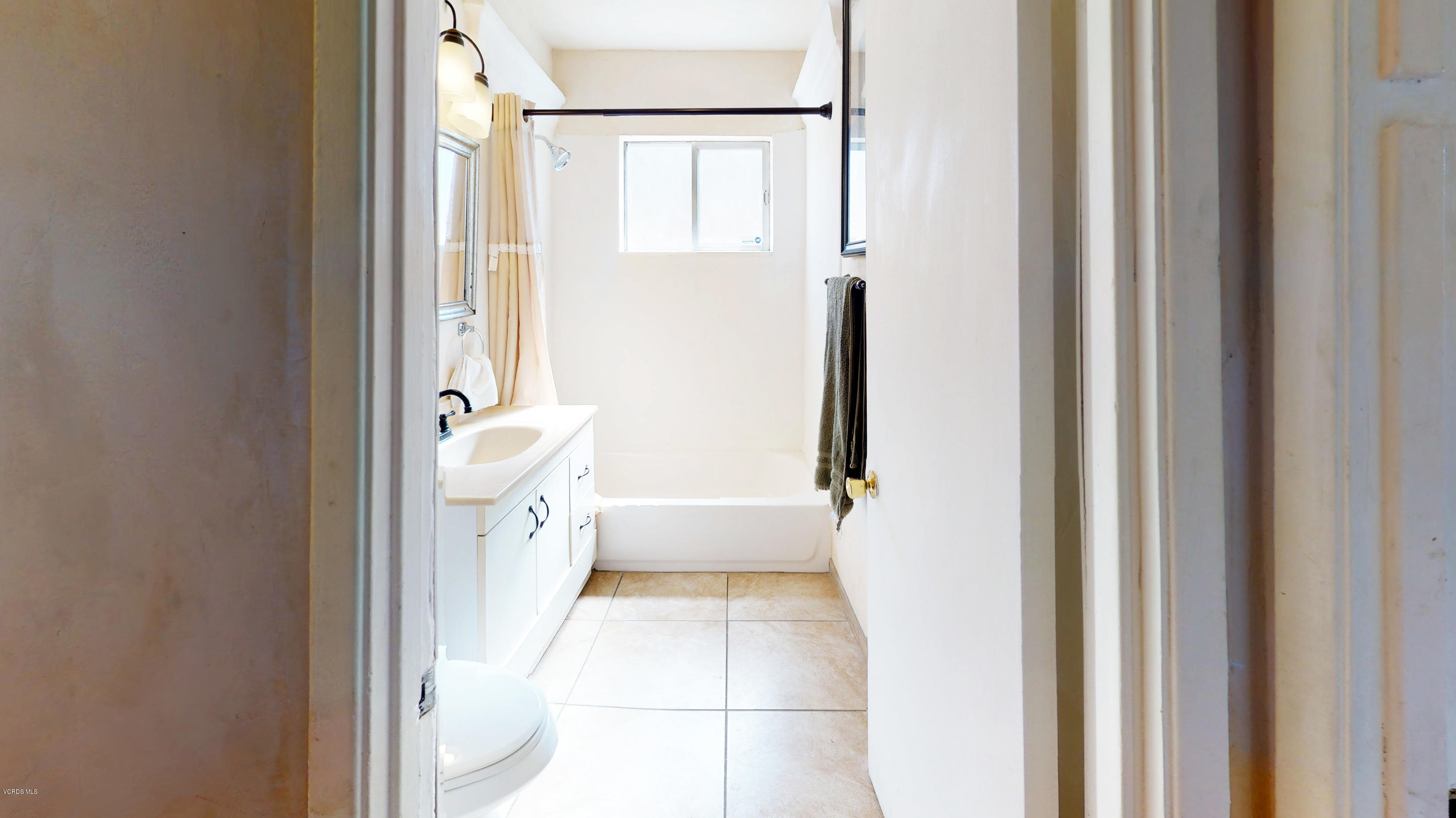 300 De Anza Way Oxnard, CA 93033 - Photo 16 of 20 18_Bathroom 1