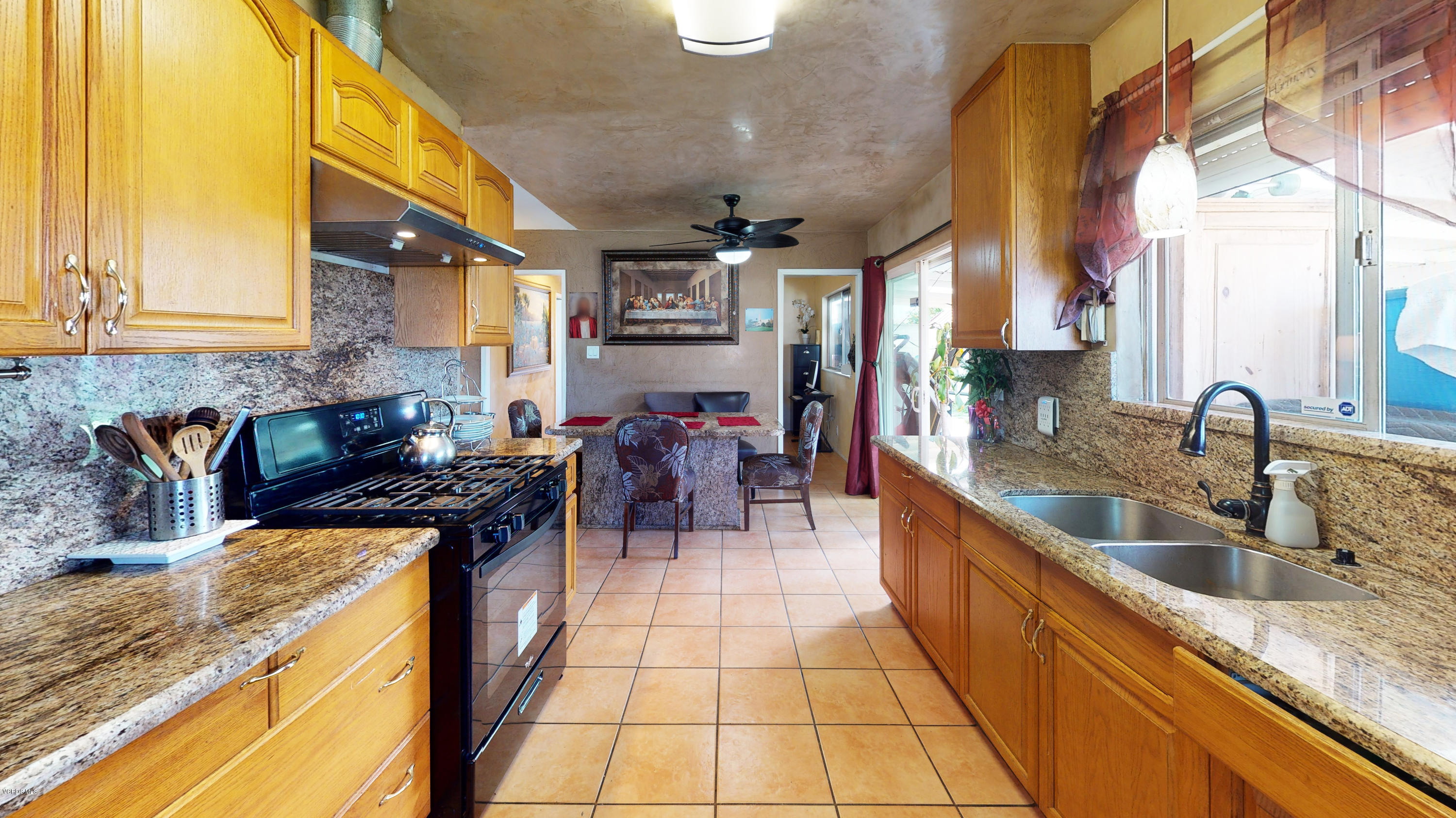 300 De Anza Way Oxnard, CA 93033 - Photo 10 of 20 28_Kitchen