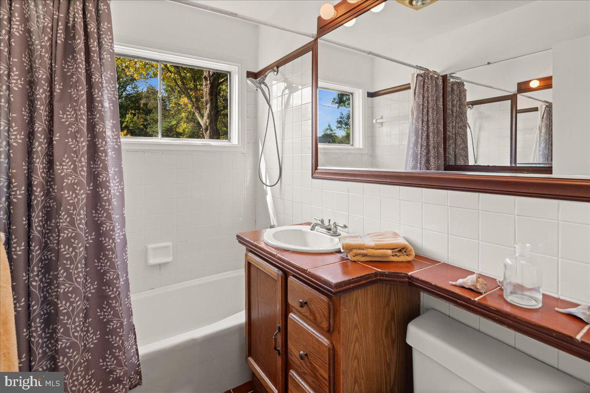 75 Clover Lane Princeton, NJ 08540 - Photo 19 of 37 a bathroom with a sink and a bathtub