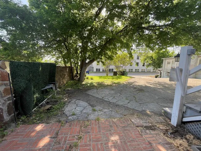 $775 | 2008 Sanguinet Street, Fort Worth, TX 76107