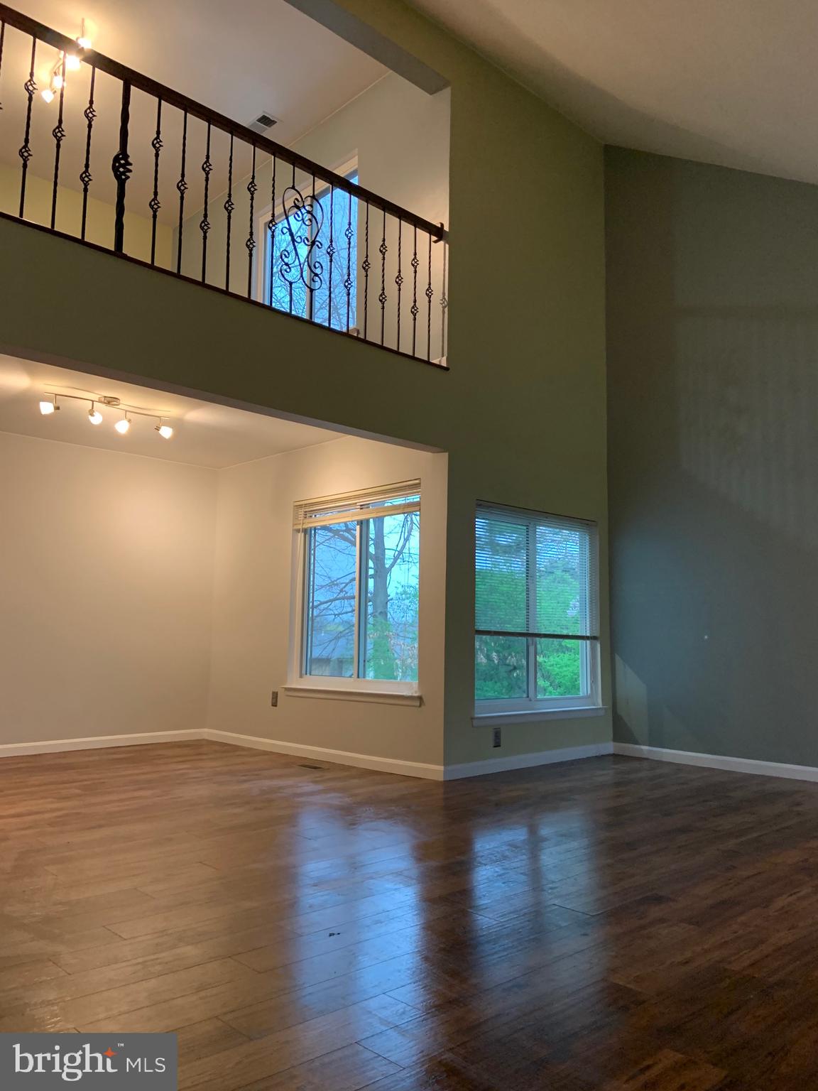 19005 Glendower Road Gaithersburg, MD 20879 - Photo 14 of 46 Living/Dining/Loft