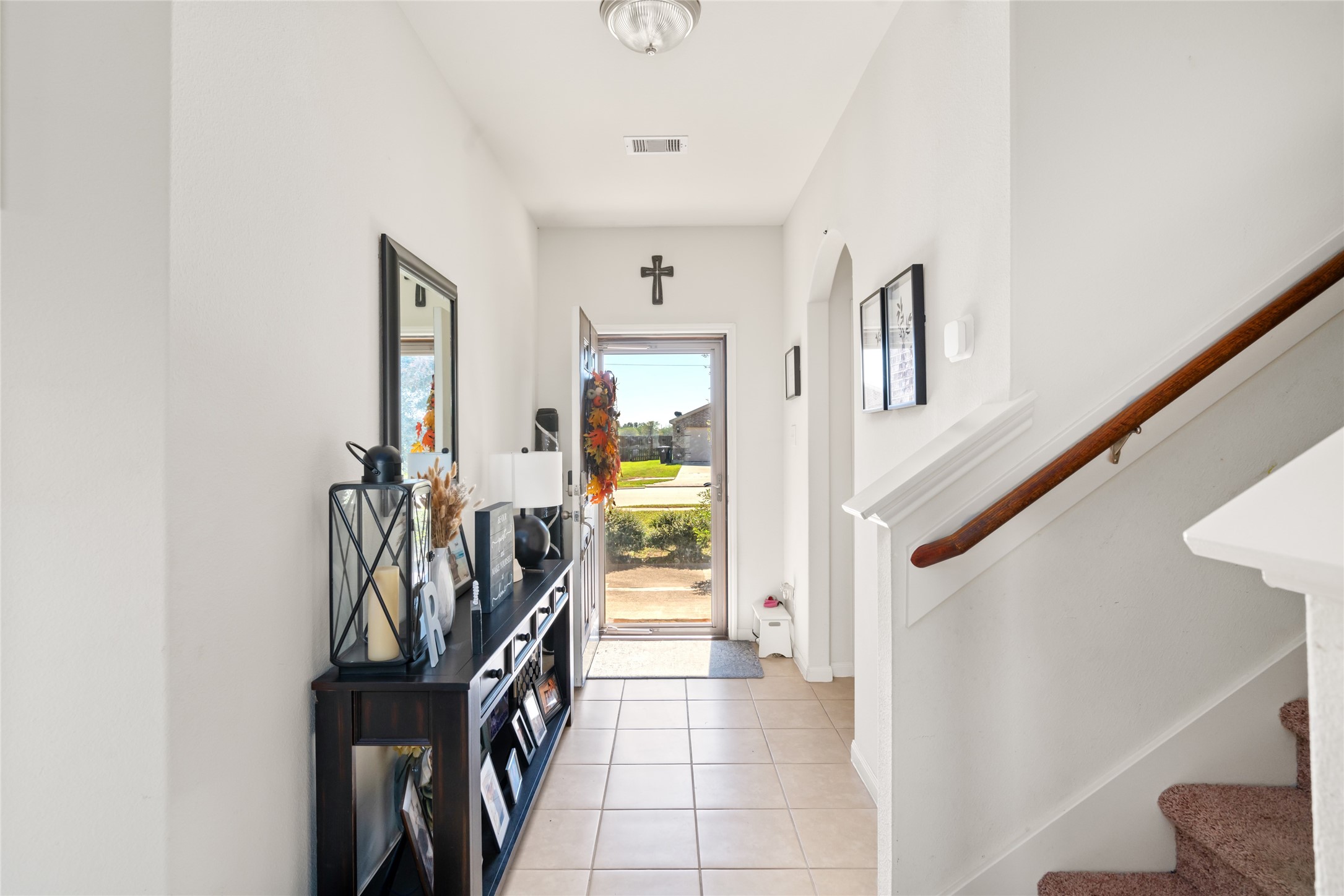 2011 Beach Bluff Road Rosenberg, TX 77469 - Photo 10 of 34 An inviting entryway sets the tone for the home with its warm lighting, tasteful decor, and spacious layout. Designed to make a great first impression, it’s both functional and welcoming, offering a glimpse of the home’s style while providing a practical space to greet guests.