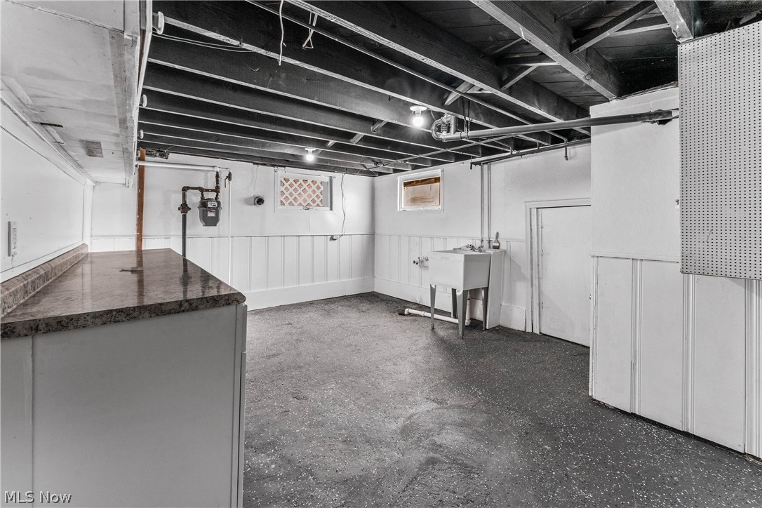 893 Mathews Road Youngstown, OH 44512 - Photo 29 of 35 laundry area
