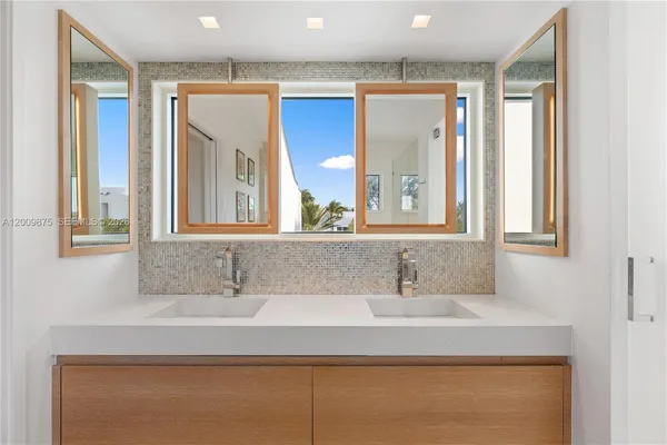 $19,950,000 | 120 Knollwood Drive, Key Biscayne, FL 33149