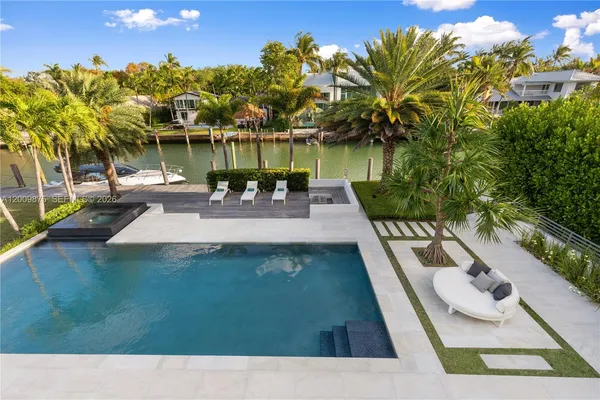 $19,950,000 | 120 Knollwood Drive, Key Biscayne, FL 33149