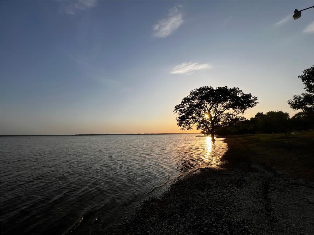 1036 Paradise Cove Road Pottsboro, TX 75076 - Photo 21 of 40 a view of an ocean