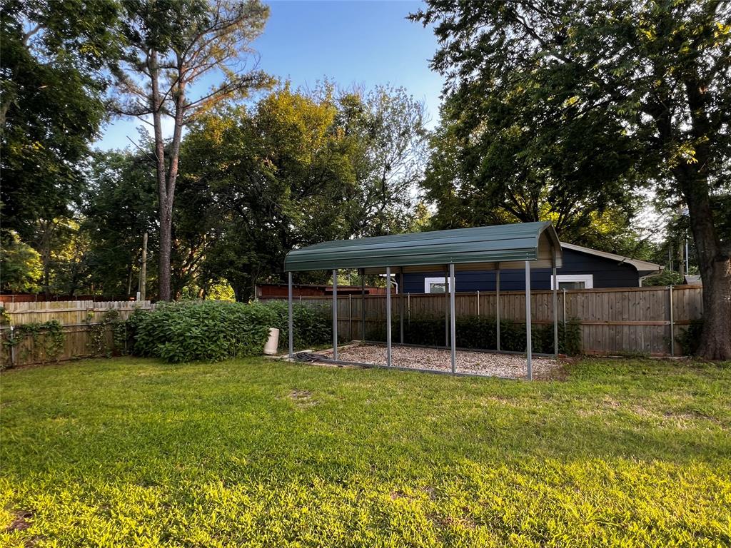 1036 Paradise Cove Road Pottsboro, TX 75076 - Photo 22 of 40 front view of a house with a yard