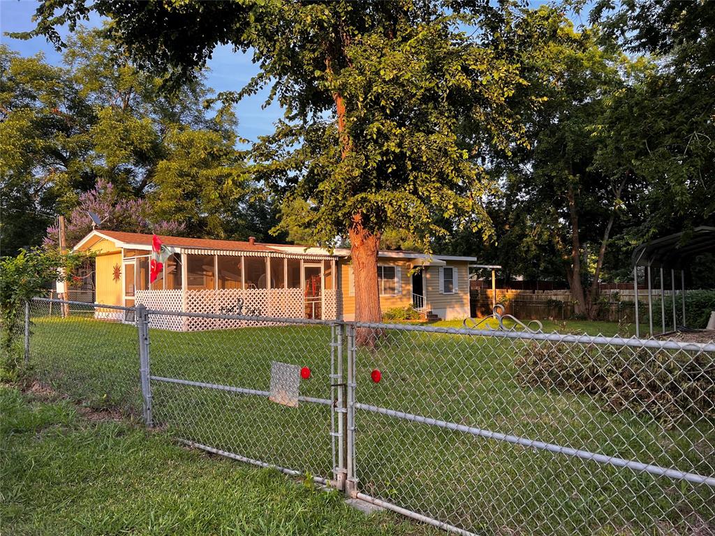 1036 Paradise Cove Road Pottsboro, TX 75076 - Photo 30 of 40 a front view of a house with a yard