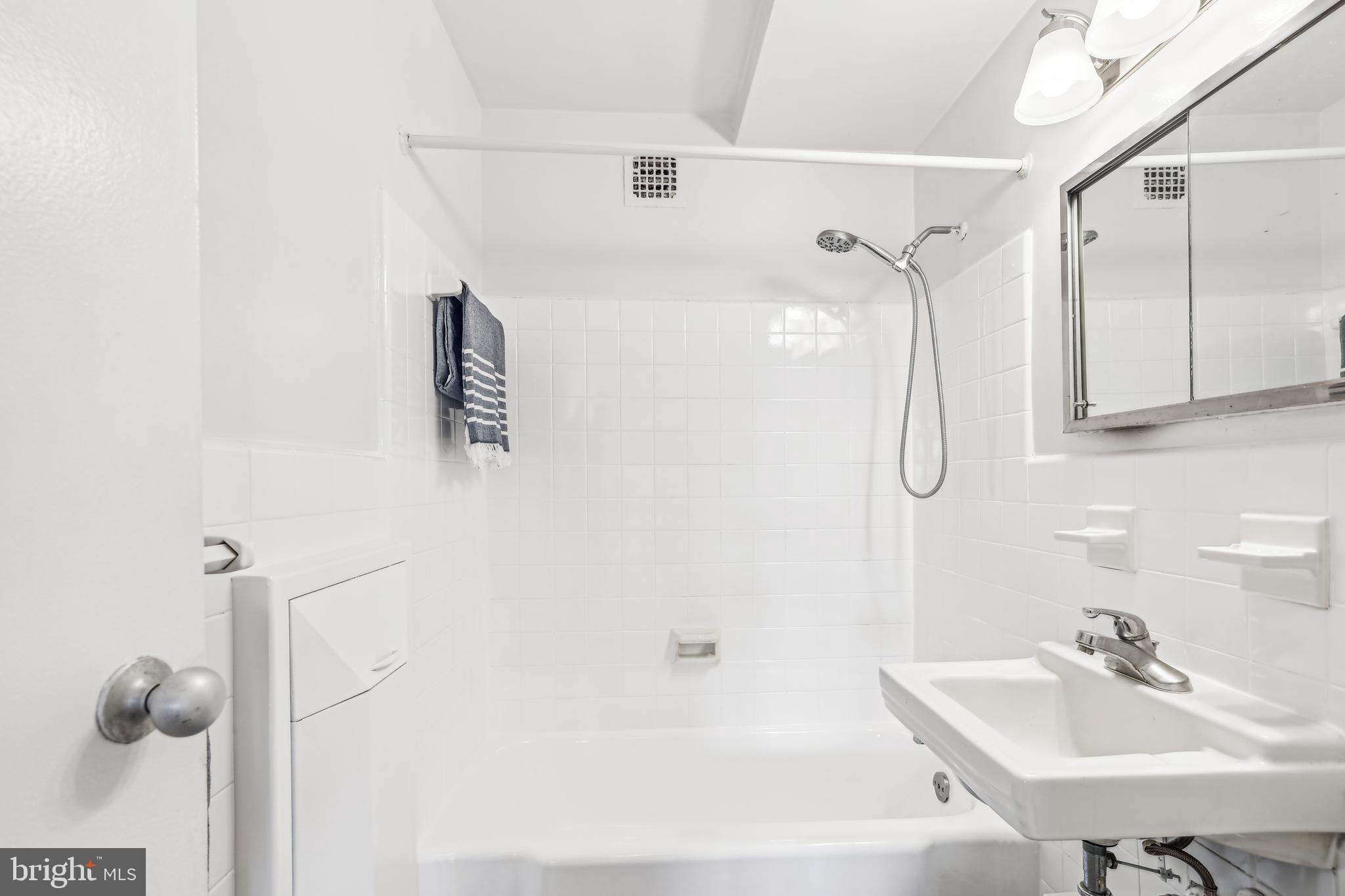 3900 Tunlaw Road Northwest, Unit 619 Washington, DC 20007 - Photo 15 of 41 Gallery Image 15