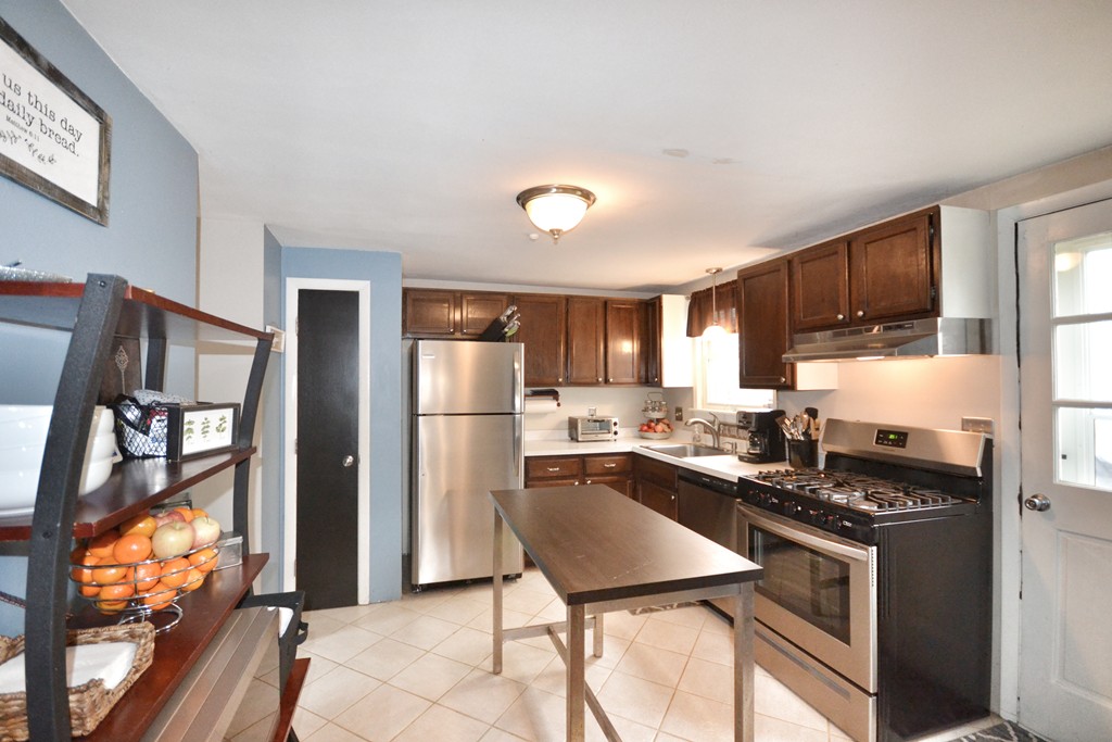11 Lincoln Road, Unit 1 Woburn, MA 01801 - Photo 8 of 16 Gallery Image 8