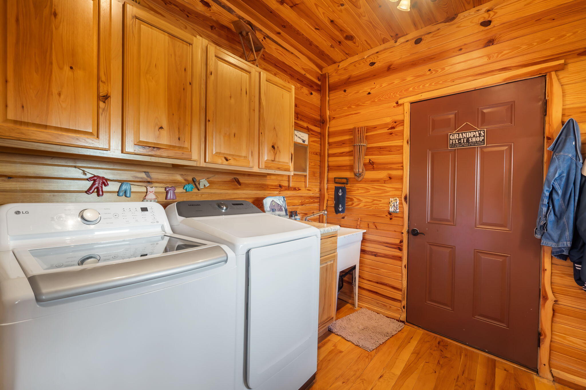 10 Baywood Circle Reeds Spring, MO 65737 - Photo 16 of 47 Laundry Room Main Level Log Home
