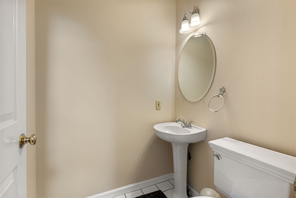 26 Buena Vista Road Wellesley, MA 01760 - Photo 11 of 28