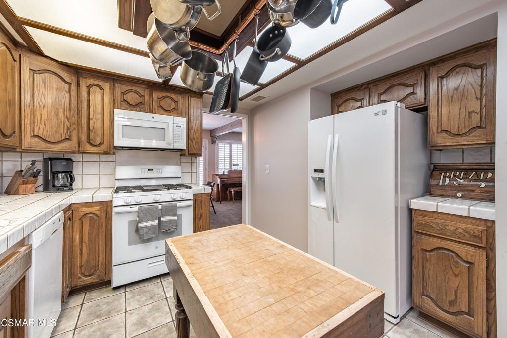 2025 Napoli Drive Oxnard, CA 93035 - Photo 13 of 47 a kitchen with stainless steel appliances granite countertop a refrigerator a stove and sink