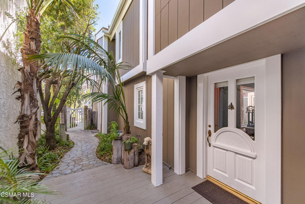 2025 Napoli Drive Oxnard, CA 93035 - Photo 4 of 47 a couple of potted plants in front of a house