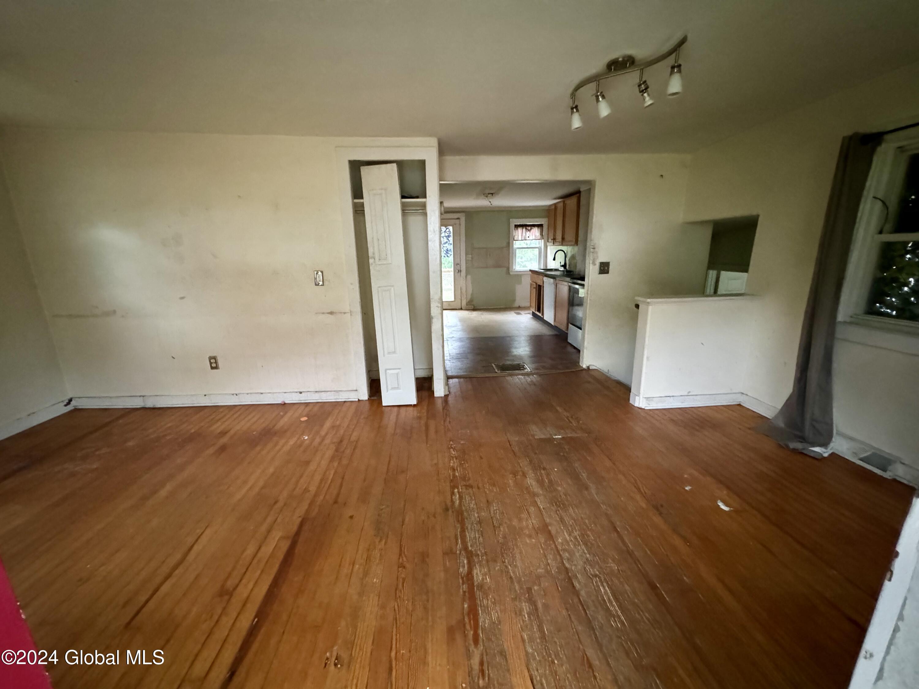 38 Beldale Road Bethlehem, NY 12159 - Photo 5 of 8 IMG_4446