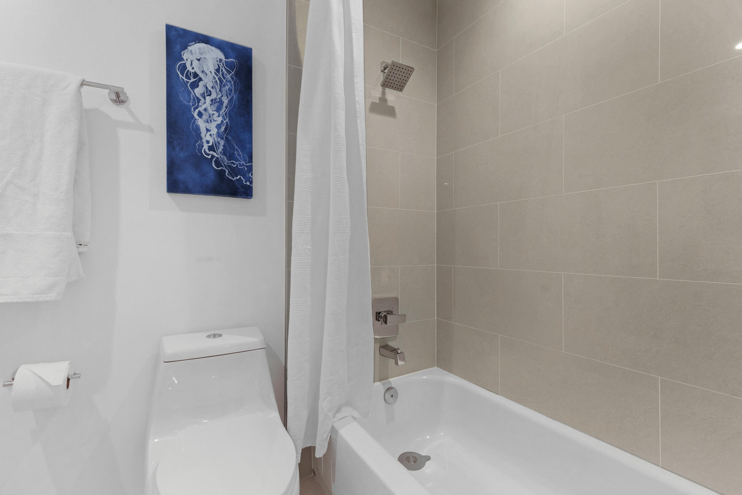 2136 Northeast 44th Street, Unit 4 Lighthouse Point, FL 33064 - Photo 42 of 51 a bathroom with a bathtub and a toilet