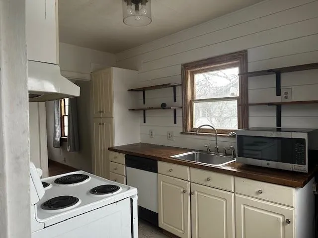 $199,900 | 422 East Rich Avenue, Spokane, WA 99207