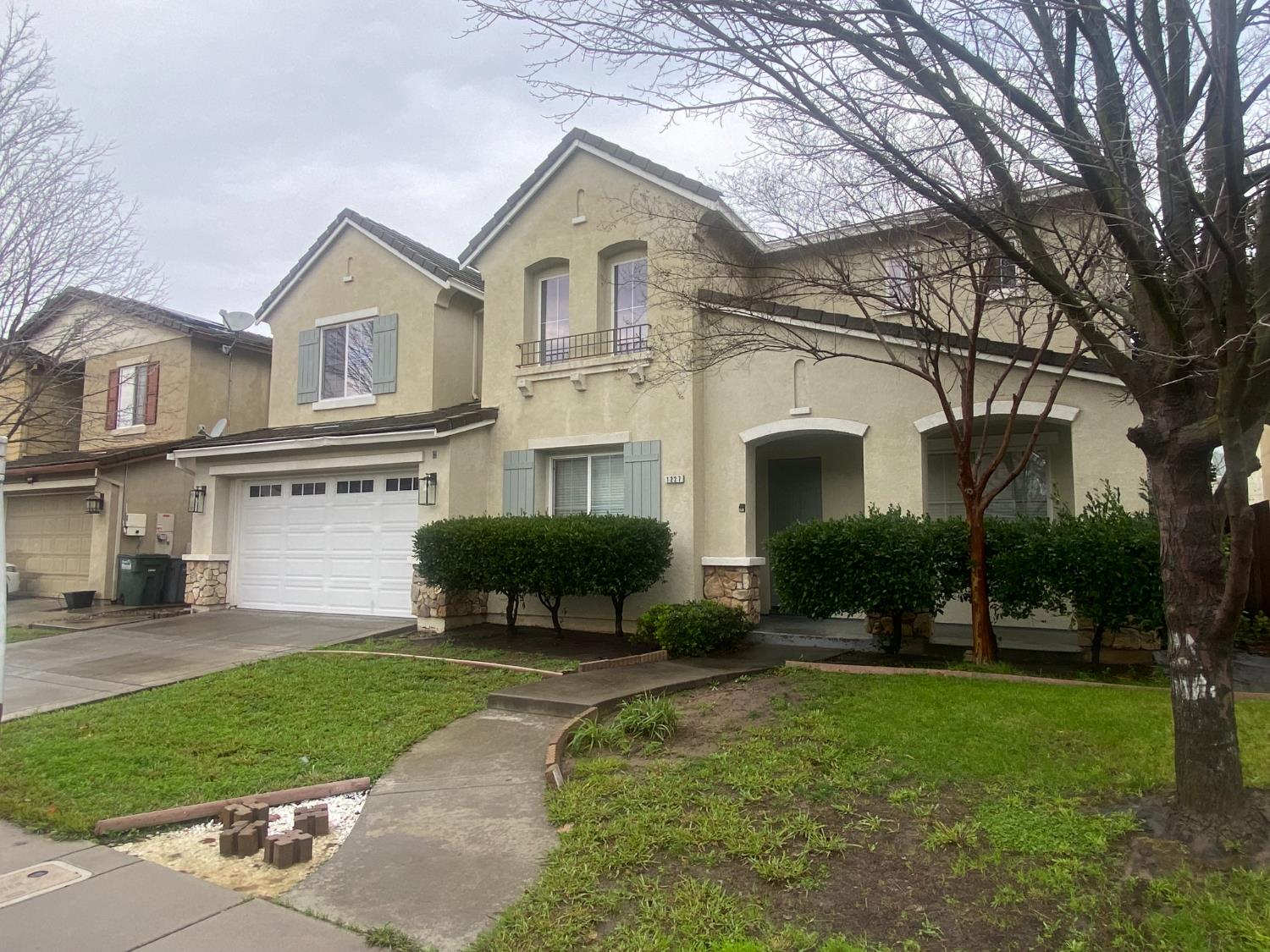 1227 CAVALAIRE Court Merced, CA 95348 - Photo 2 of 34 a front view of a house with a garden and plants