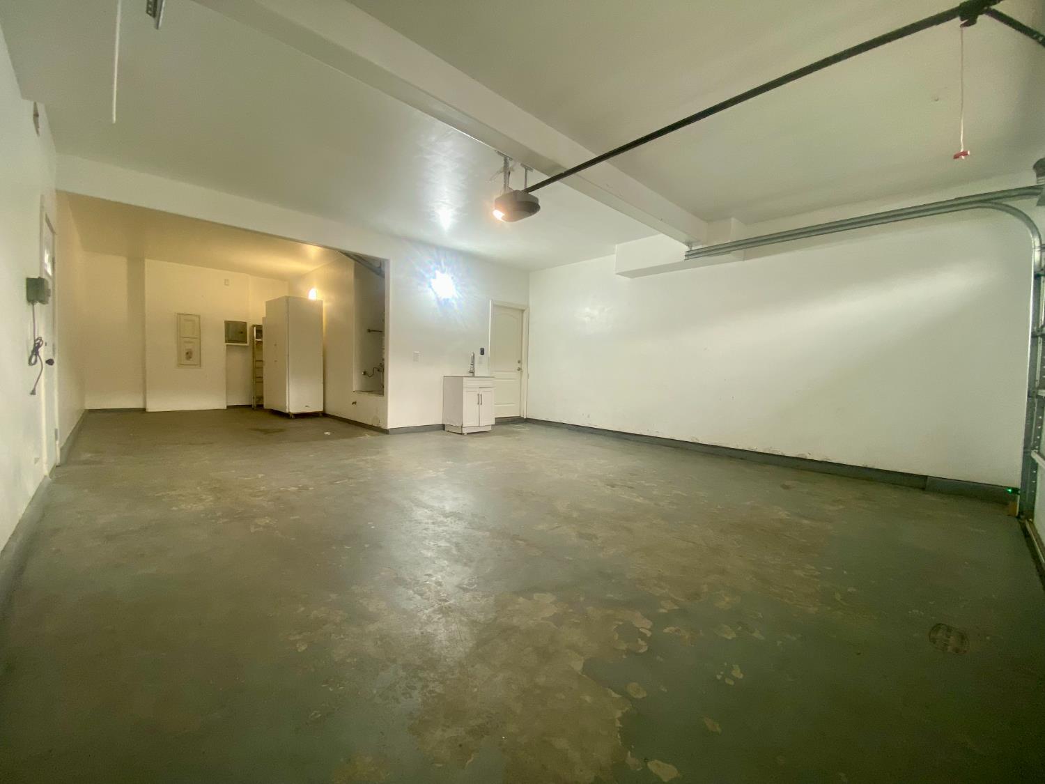 1227 CAVALAIRE Court Merced, CA 95348 - Photo 30 of 34 a view of a indoor basketball court