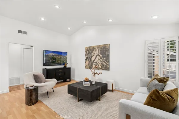 $3,599 | 127 Huntington, Irvine, CA 92620