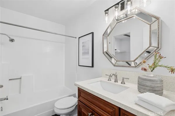 $3,599 | 127 Huntington, Irvine, CA 92620