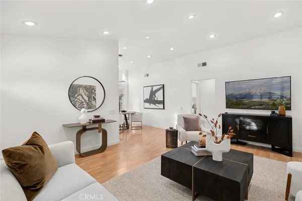 $3,599 | 127 Huntington, Irvine, CA 92620