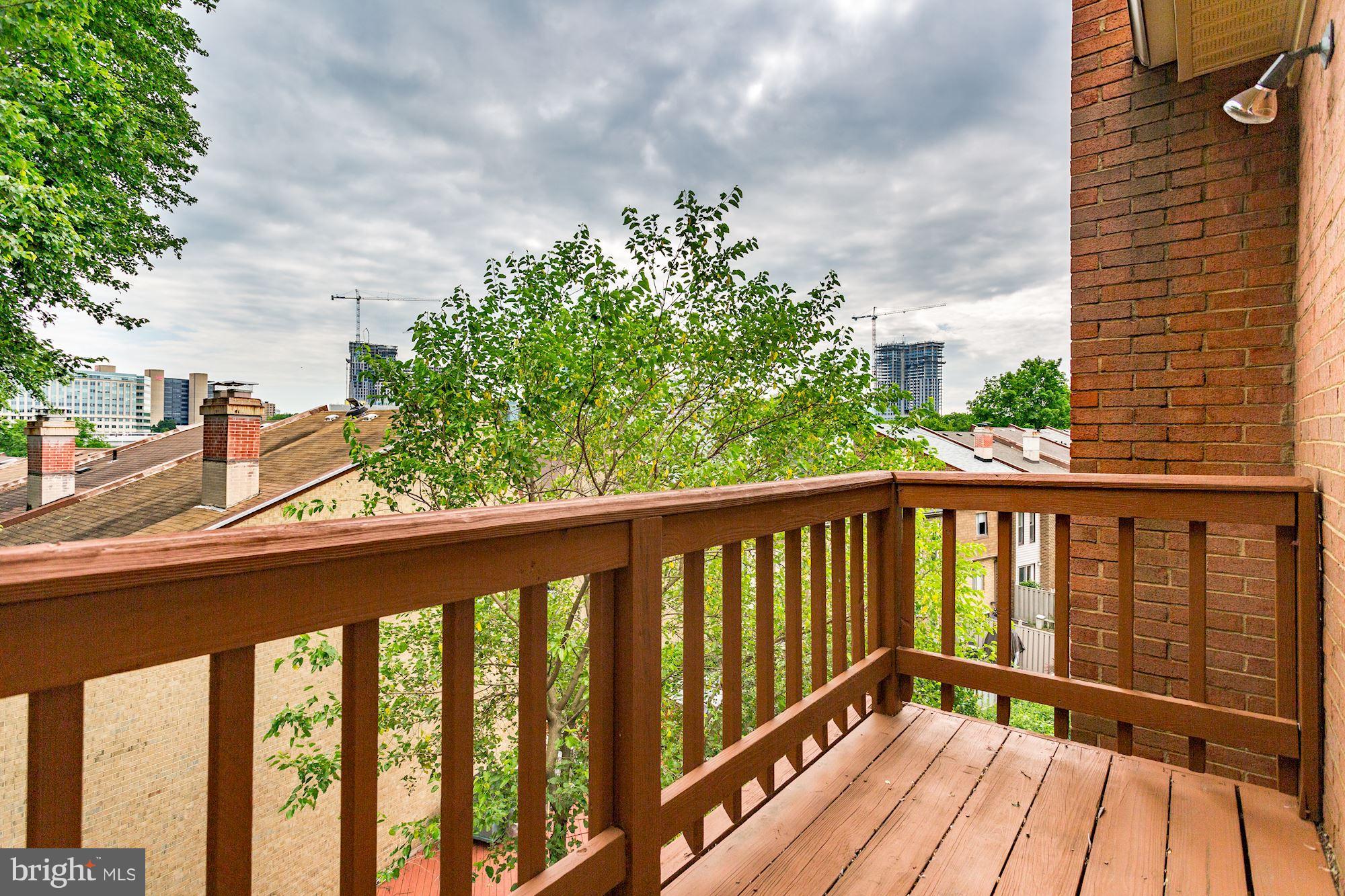8520 Raglan Road Vienna, VA 22182 - Photo 24 of 27 Spacious & perfect for entertaining!