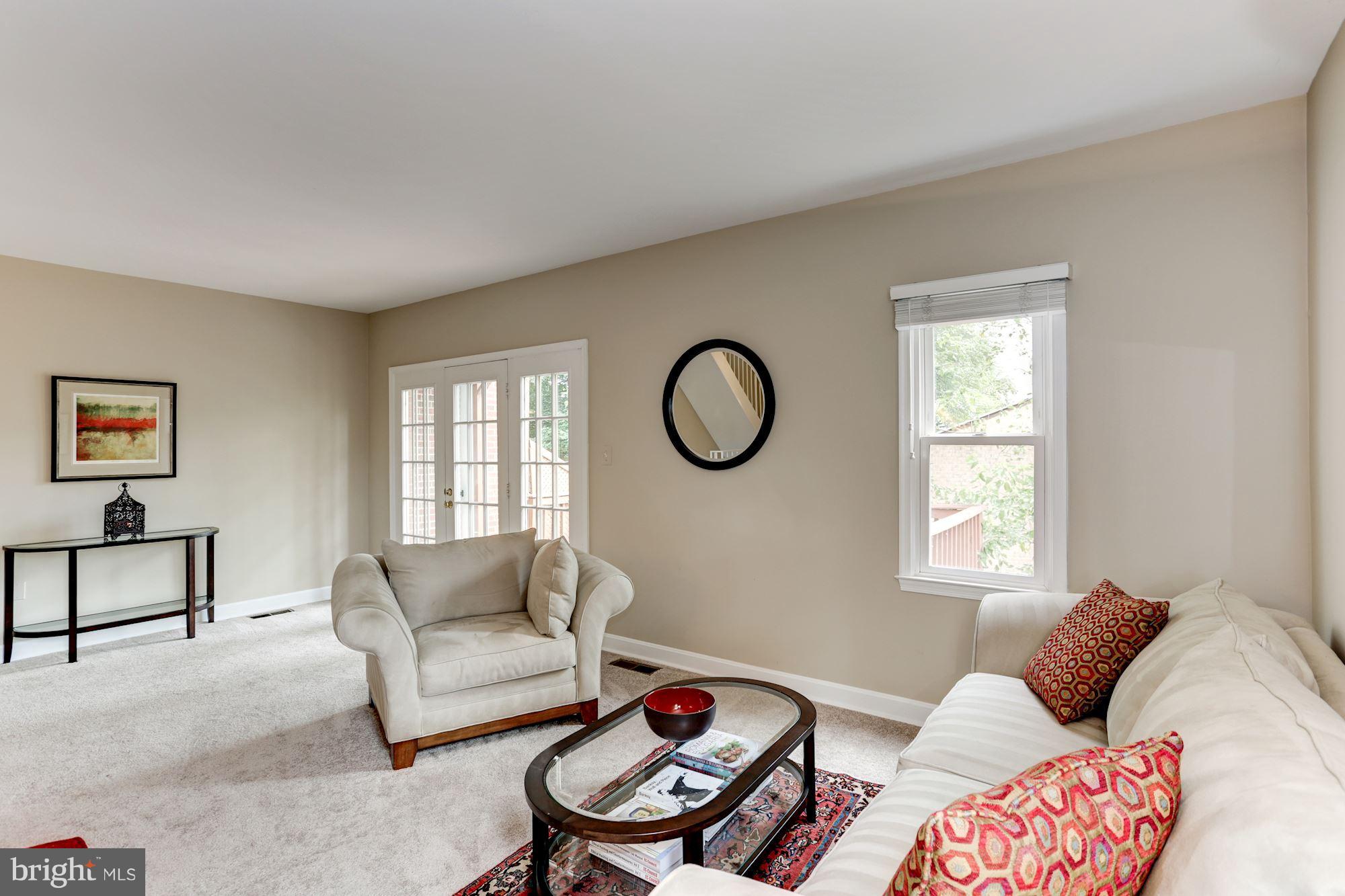 8520 Raglan Road Vienna, VA 22182 - Photo 6 of 27 Living Room