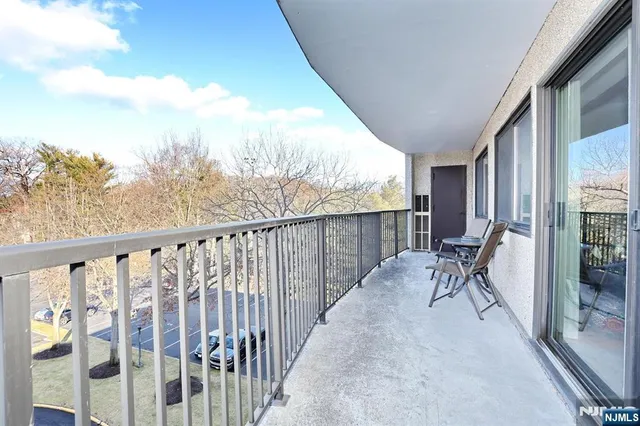 $449,000 | 521 Piermont Avenue South, Unit 403A, River Vale, NJ 07675