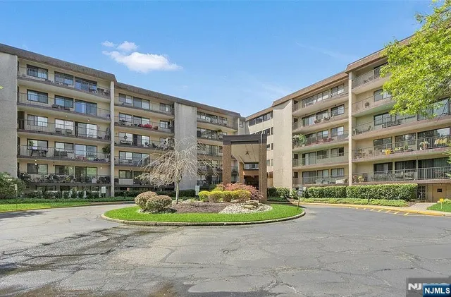 $449,000 | 521 Piermont Avenue South, Unit 403A, River Vale, NJ 07675