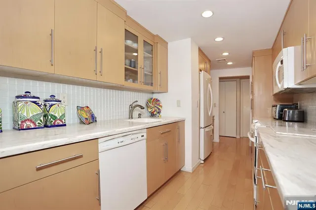 $449,000 | 521 Piermont Avenue South, Unit 403A, River Vale, NJ 07675