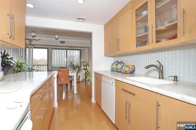 $449,000 | 521 Piermont Avenue South, Unit 403A, River Vale, NJ 07675