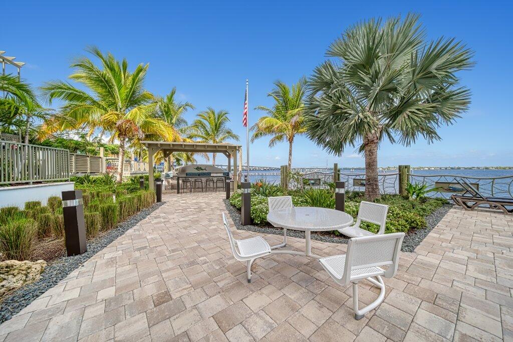 41 Southwest Seminole Street, Unit 310 Stuart, FL 34994 - Photo 47 of 53 outdoorkitchen1.jpg-SMALL