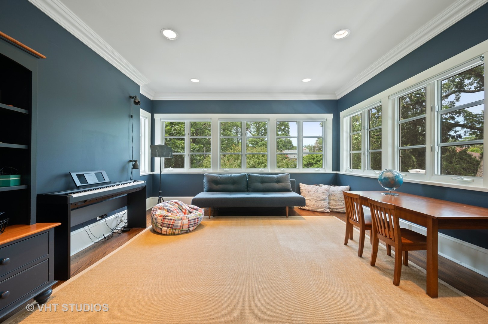 1010 Chestnut Avenue Wilmette, IL 60091 - Photo 25 of 48 a living room with furniture and a large window