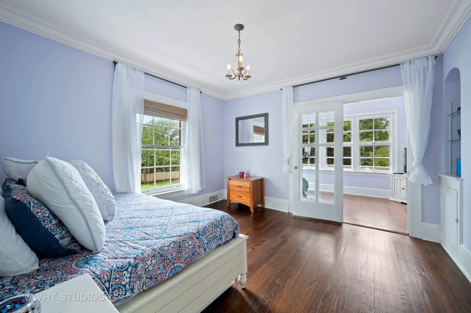 1010 Chestnut Avenue Wilmette, IL 60091 - Photo 26 of 48 a bedroom with a bed wooden floor and windows