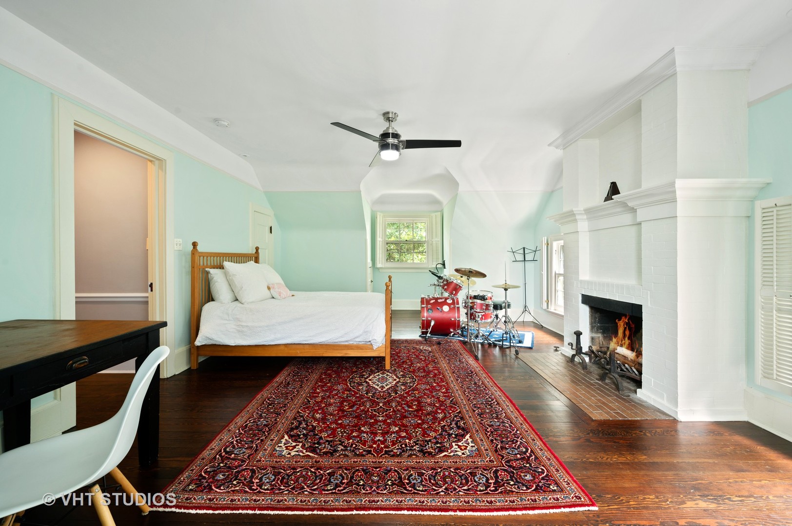 1010 Chestnut Avenue Wilmette, IL 60091 - Photo 32 of 48 a living room with furniture and a fireplace