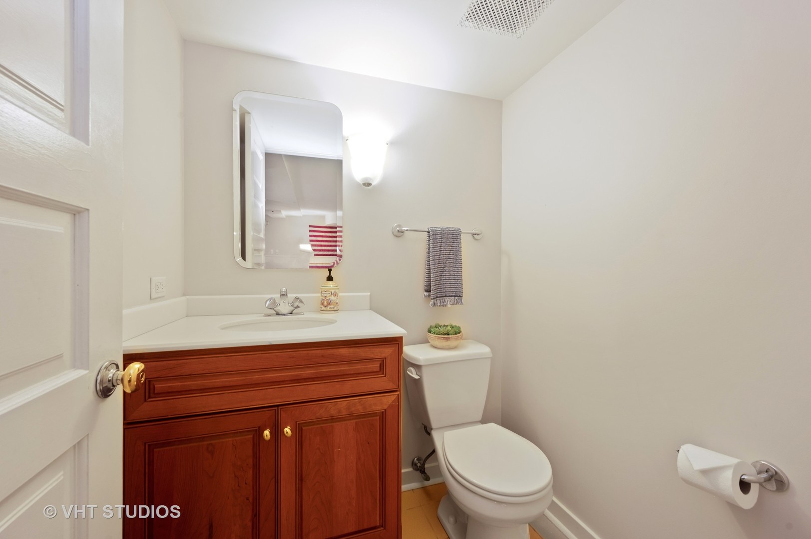 1010 Chestnut Avenue Wilmette, IL 60091 - Photo 35 of 48 a bathroom with a sink a toilet and mirror