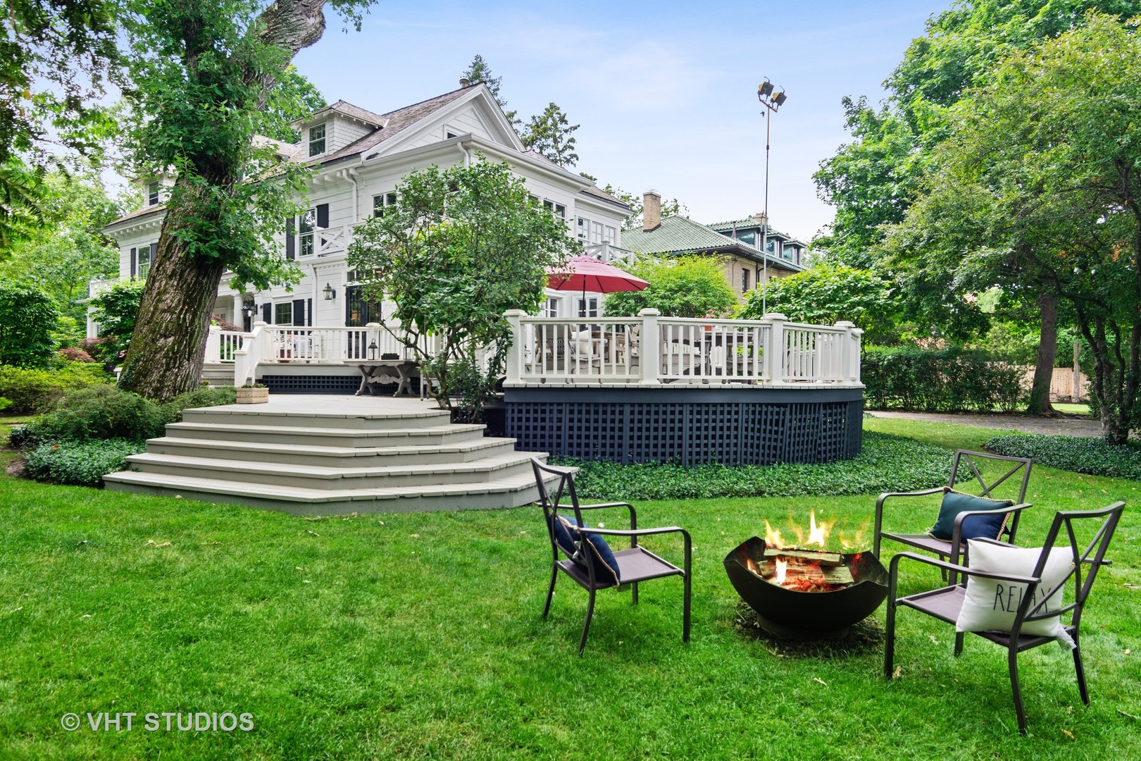 1010 Chestnut Avenue Wilmette, IL 60091 - Photo 40 of 48 a view of a house with backyard and sitting area