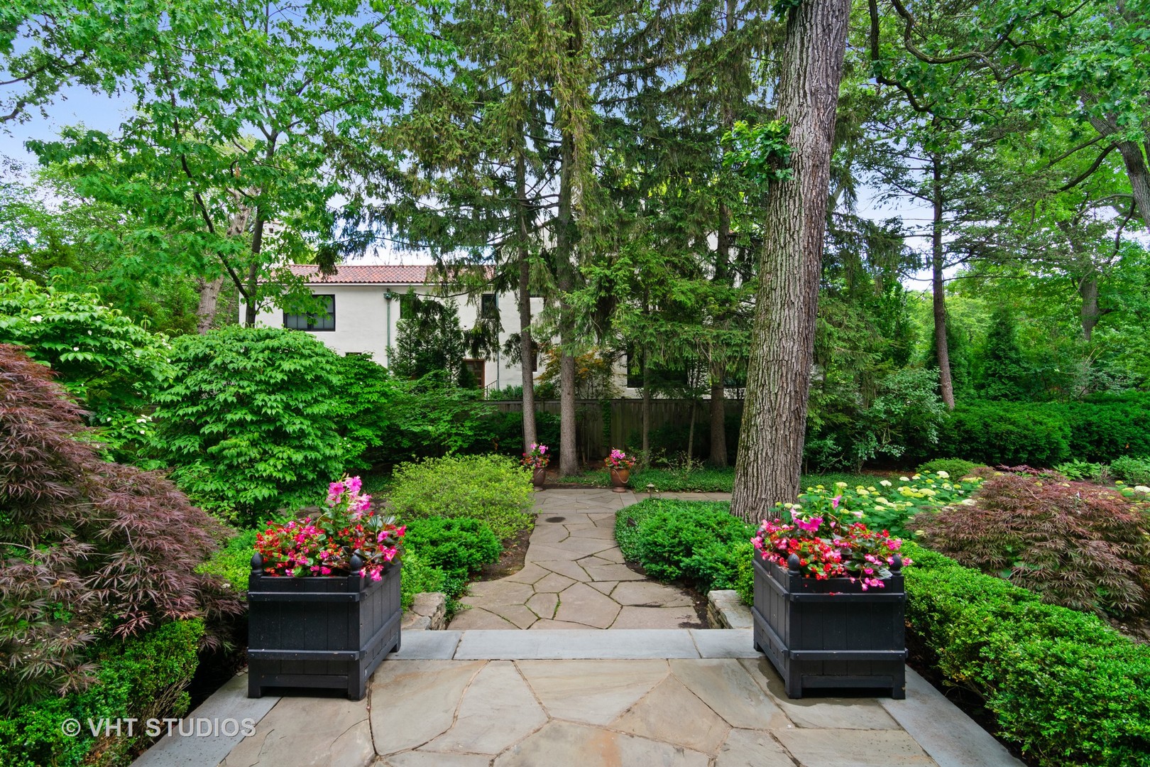 1010 Chestnut Avenue Wilmette, IL 60091 - Photo 5 of 48 a view of a garden with flowers and trees