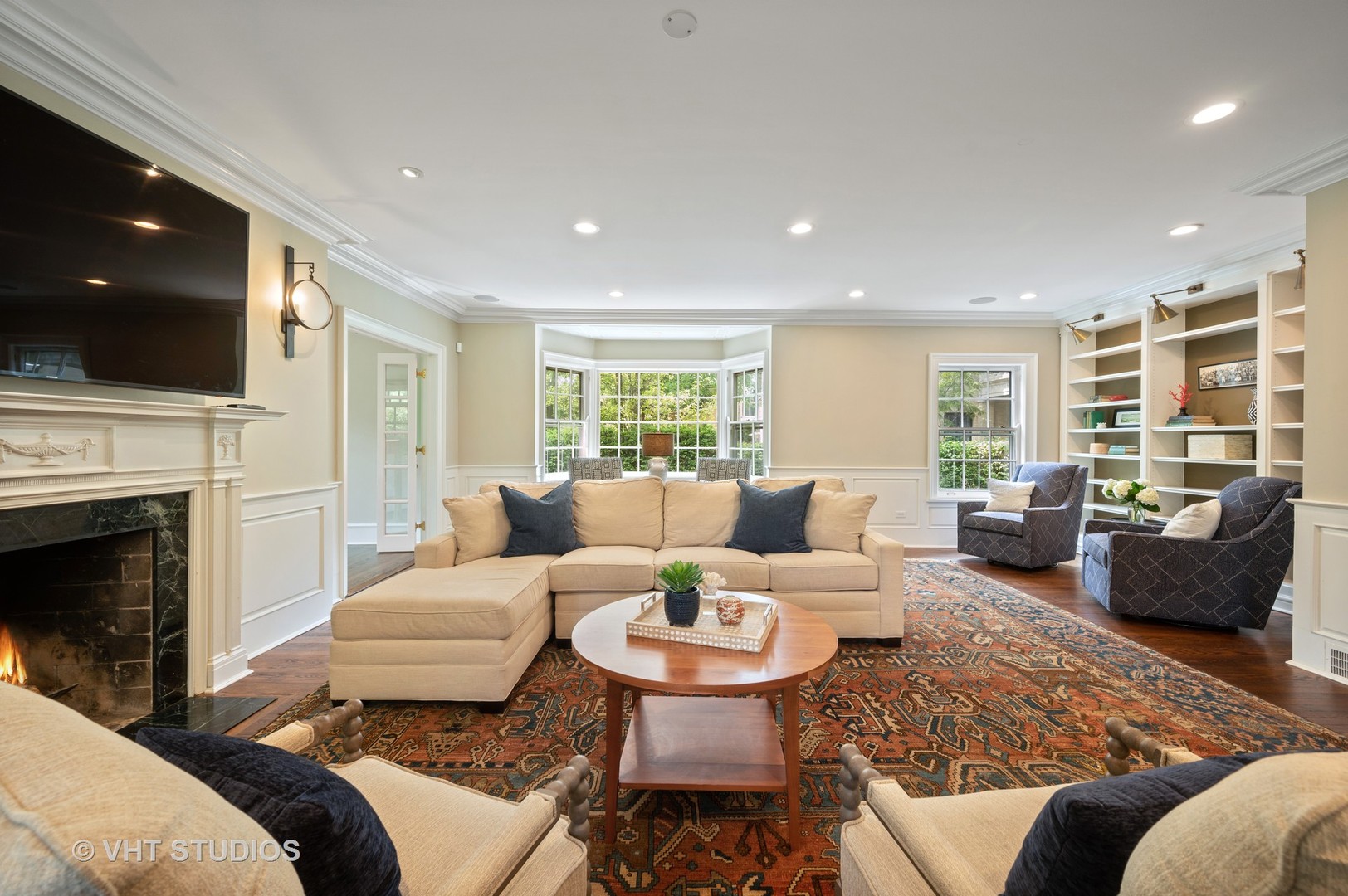 1010 Chestnut Avenue Wilmette, IL 60091 - Photo 9 of 48 a living room with furniture fireplace and flat screen tv